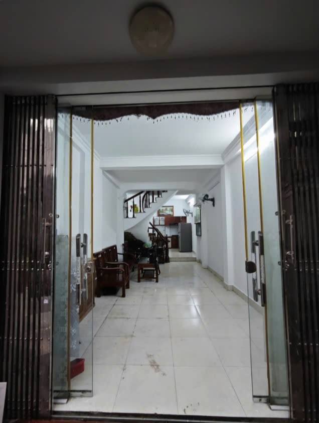 Cho thuê nhà ngõ 594 Lĩnh Nam, 43m2 x 3.5 tầng, 3 ngủ, 4 WC, giá 10 Triệu ở gđ, nhóm ngoan - Ảnh 1